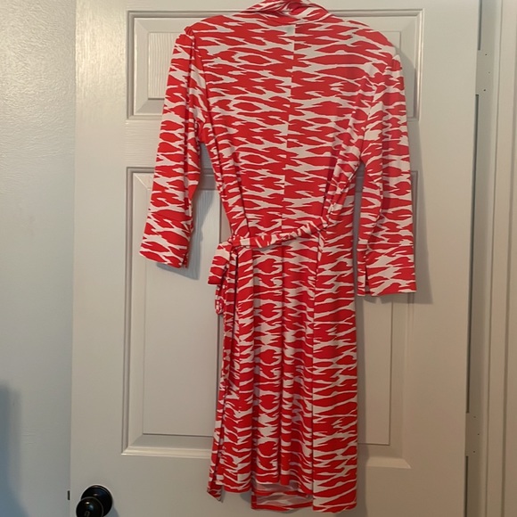 Jersey knit 3/4 sleeve wrap dress - Picture 4 of 4